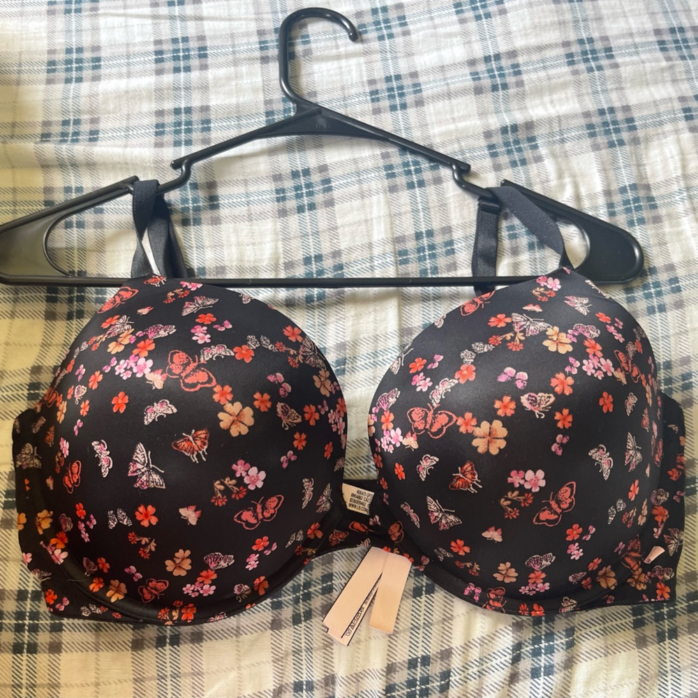 ✨Victoria’s Secret push-up bra!!! size 38DD!✨